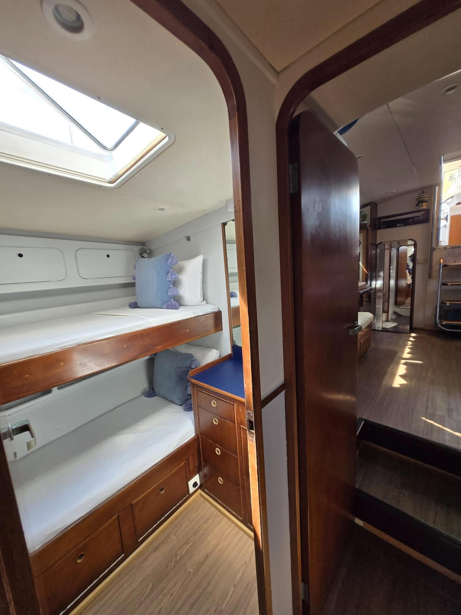 Flying Wing companionway from cockpit to salon